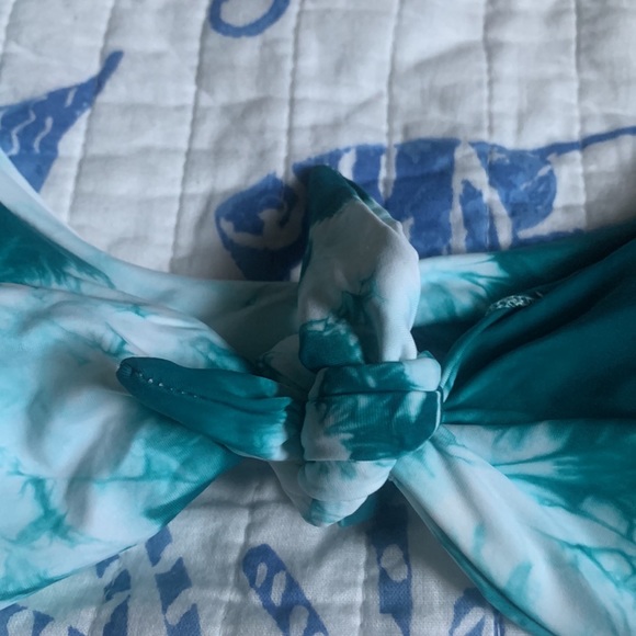 NWT DIPPIN' DAISY'S Micro Muse Bikini Top in Aqua Tie Dye - Picture 11 of 12